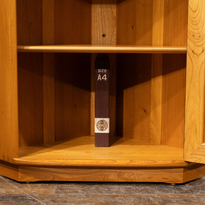 英国【ERCOL アーコール】お部屋の角にすっきり収まる エルム コーナーキャビネット No.743C /24I-2[m]