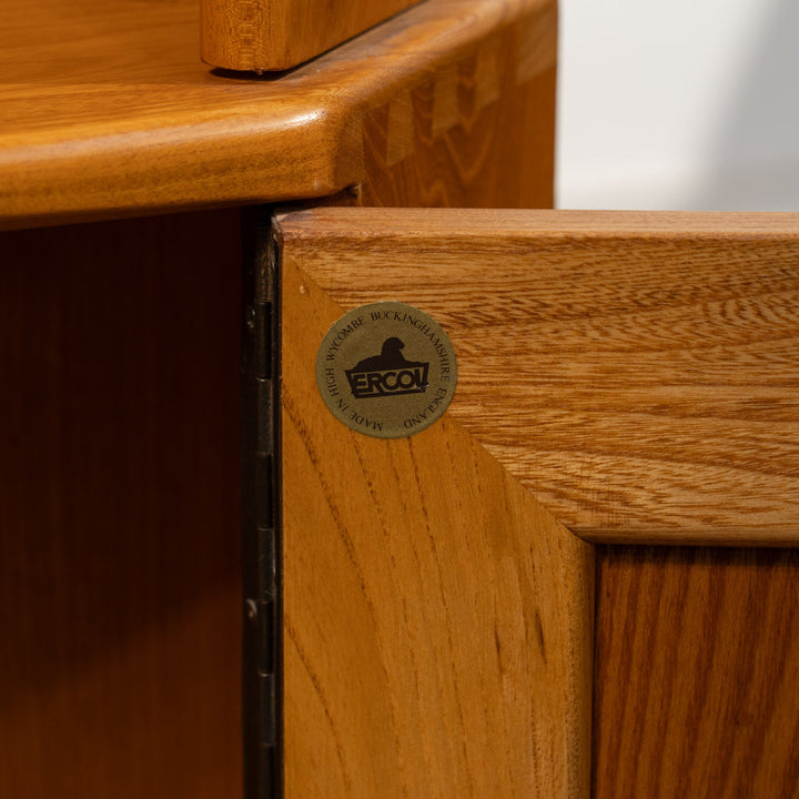 英国【ERCOL アーコール】お部屋の角にすっきり収まる エルム コーナーキャビネット No.743C /24I-2[m]