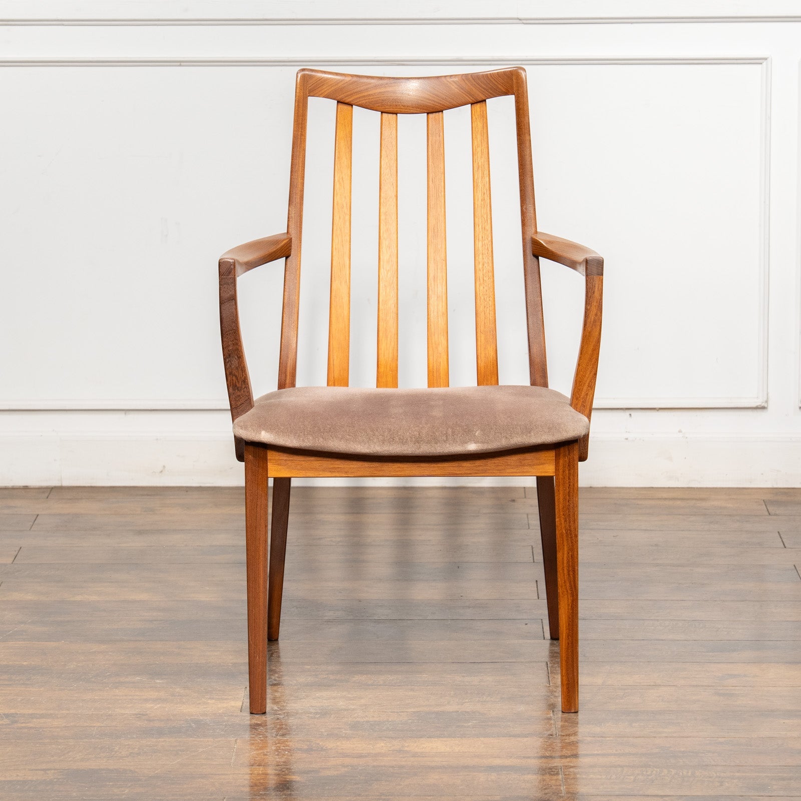 英国【G-PLAN ジープラン Fresco フレスコ】緩めのカーブが優しく包む