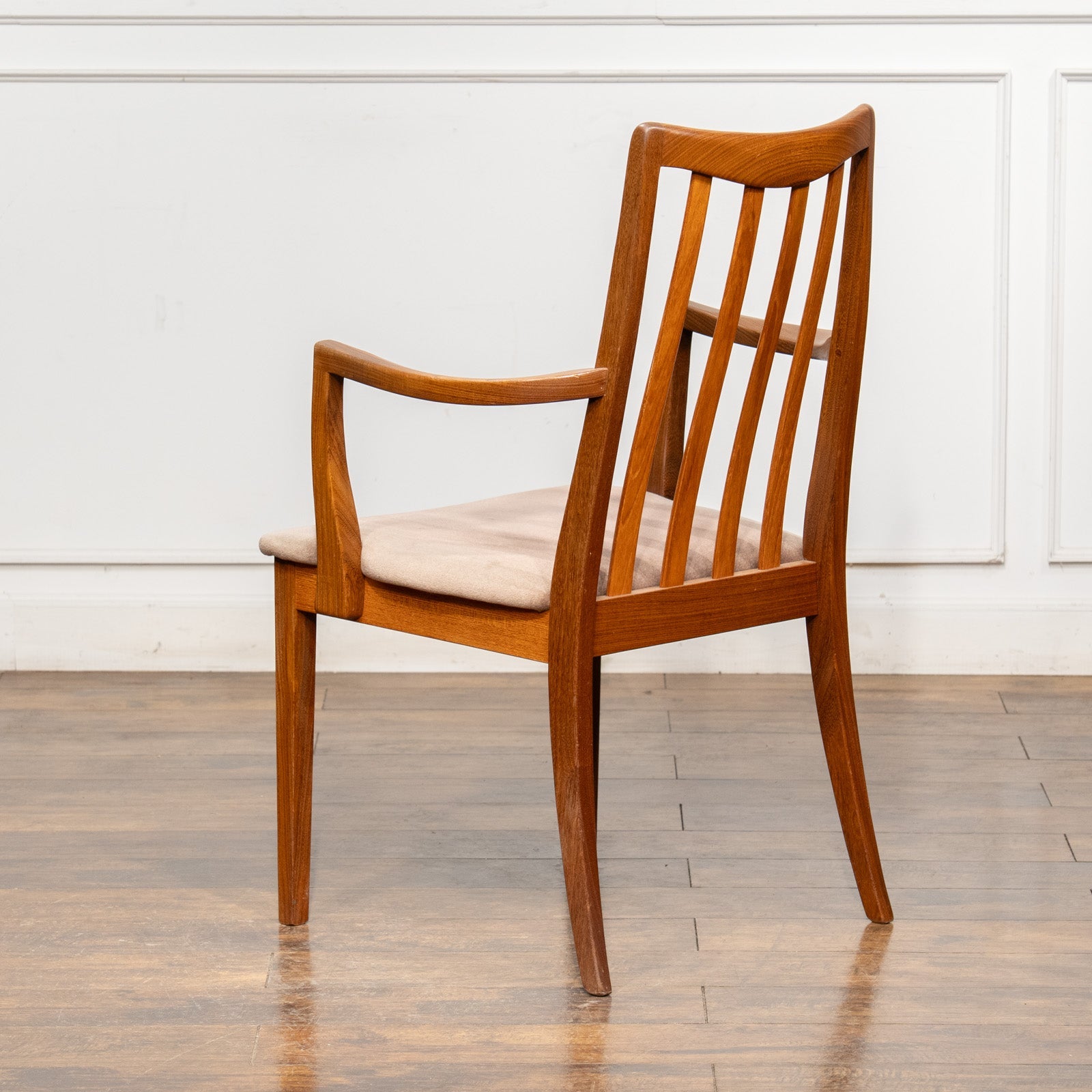 英国【G-PLAN ジープラン Fresco フレスコ】緩めのカーブが優しく包む