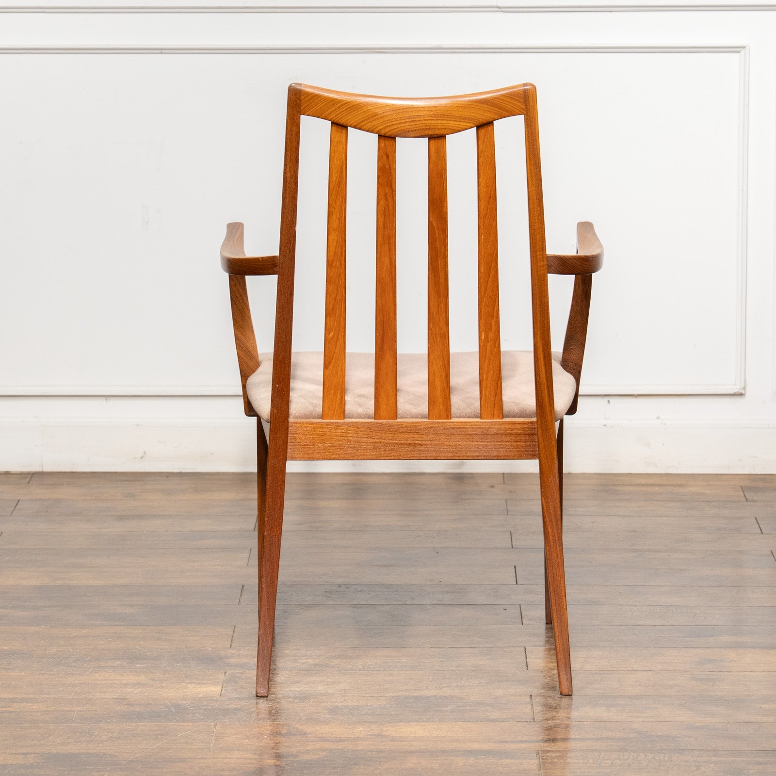 英国【G-PLAN ジープラン Fresco フレスコ】緩めのカーブが優しく包む