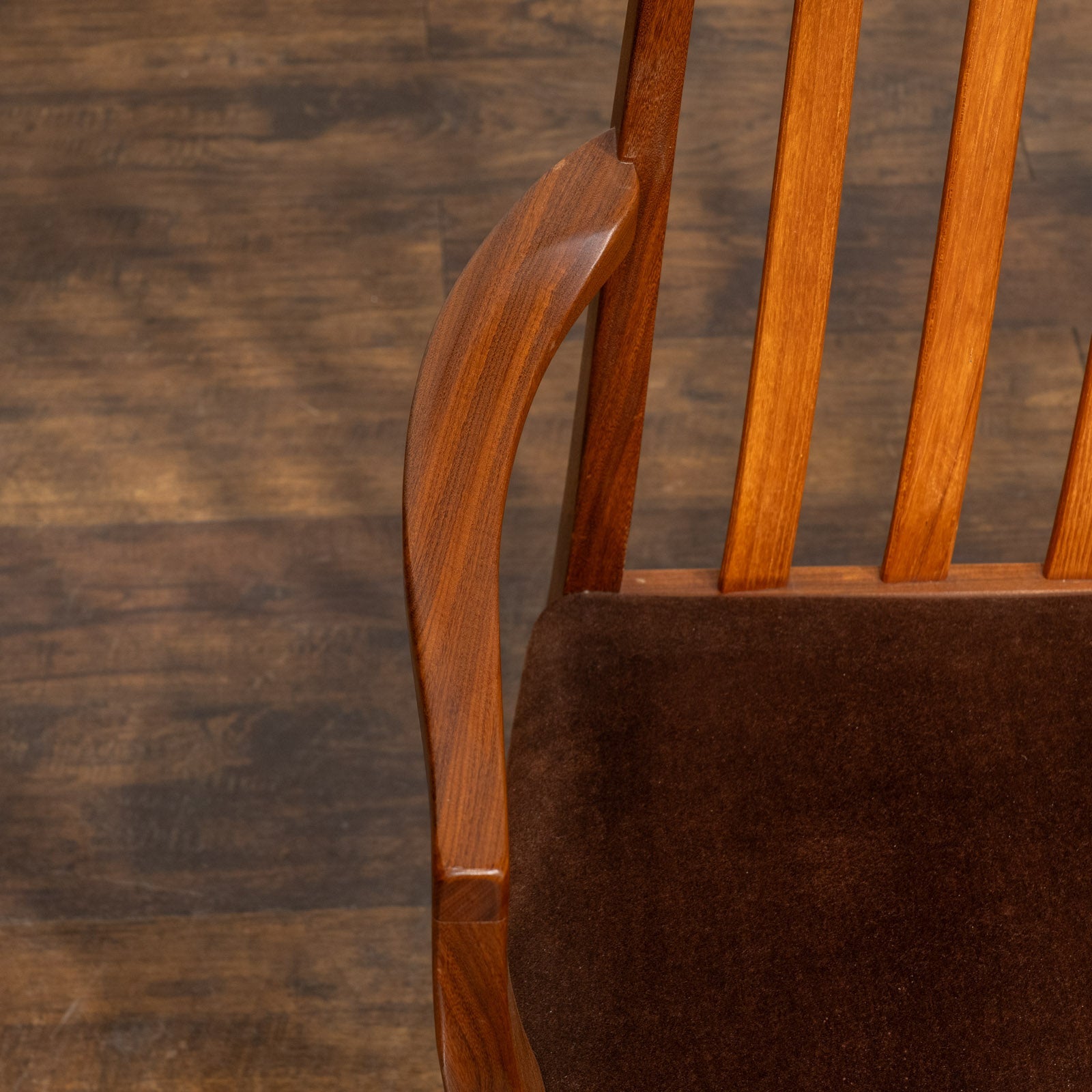 英国【G-PLAN ジープラン Fresco フレスコ】緩めのカーブが優しく包む