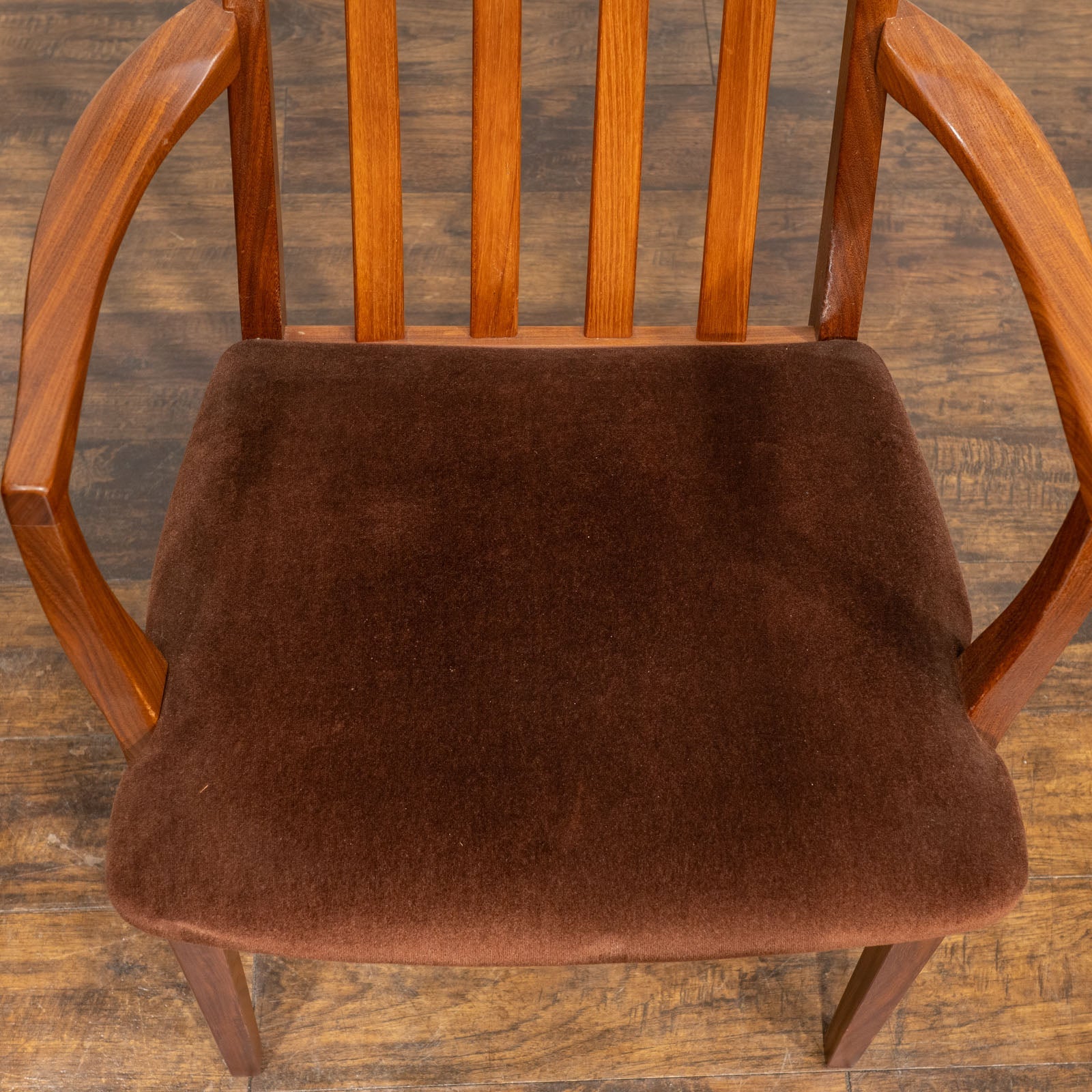 英国【G-PLAN ジープラン Fresco フレスコ】緩めのカーブが優しく包む