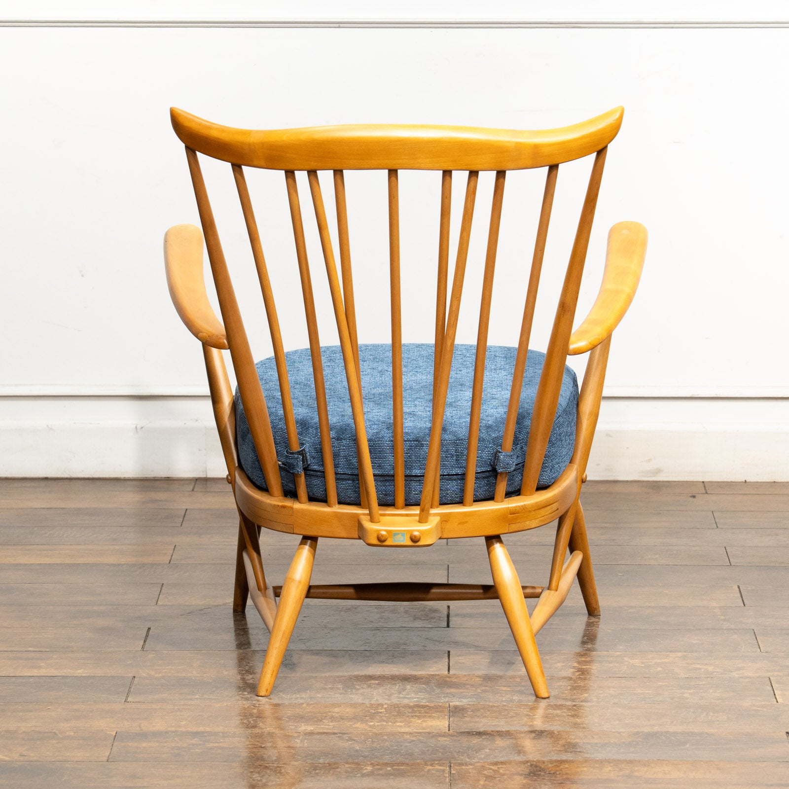 アーコールチェア 英国【ERCOL アーコール】ブルーのクッションが爽やか コムバック