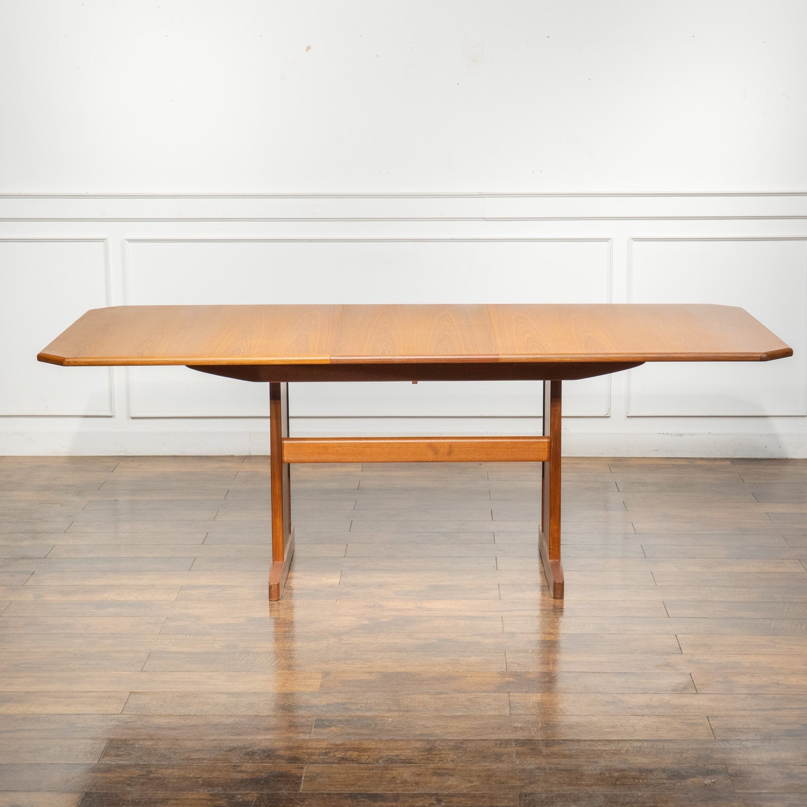 英国【G-PLAN ジープラン Chevron シェブロン】山型デザインの木目が