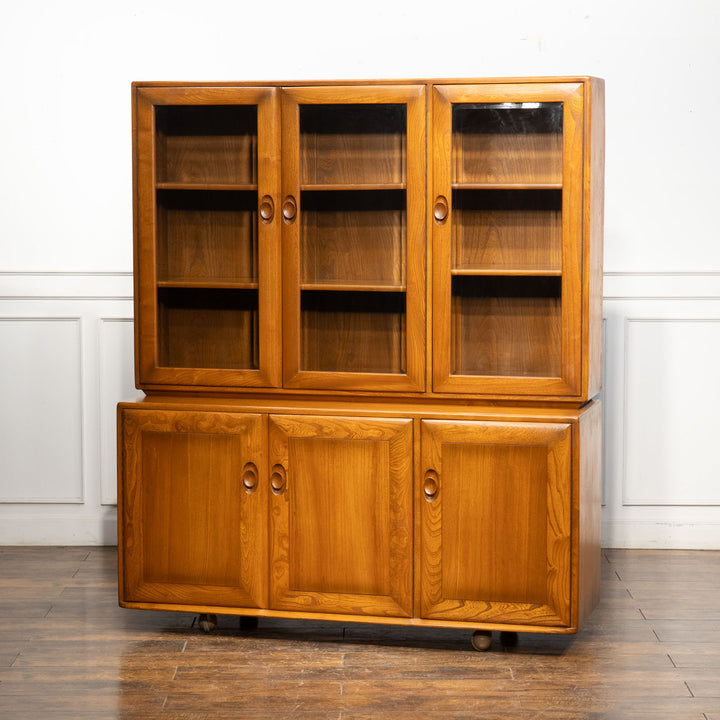 英国【ERCOL アーコール】3枚扉が特徴的 ウィンザー ディスプレイキャビネット /24I