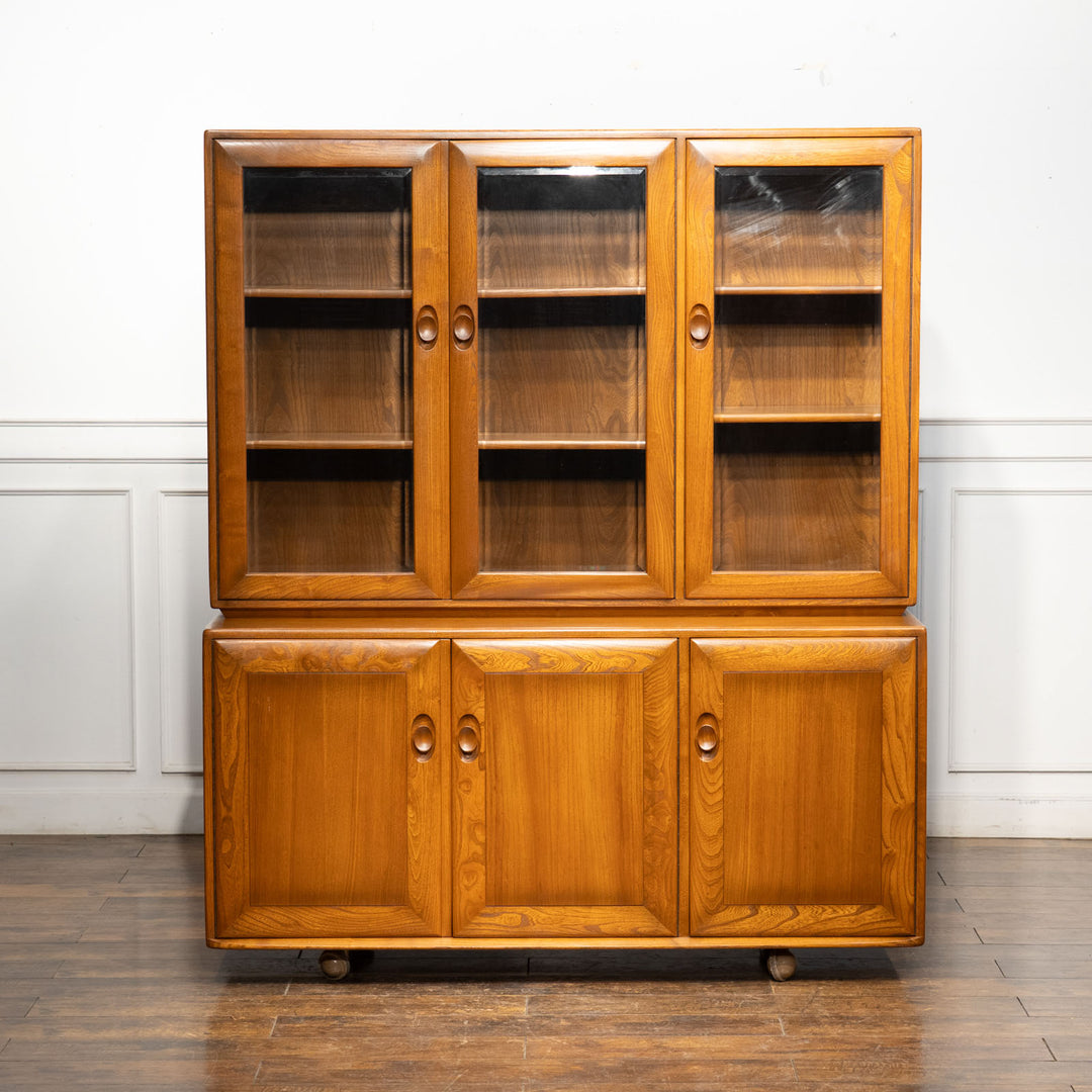 英国【ERCOL アーコール】3枚扉が特徴的 ウィンザー ディスプレイキャビネット /24I