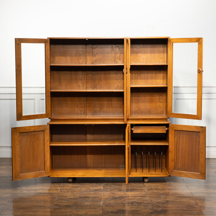 英国【ERCOL アーコール】3枚扉が特徴的 ウィンザー ディスプレイキャビネット /24I