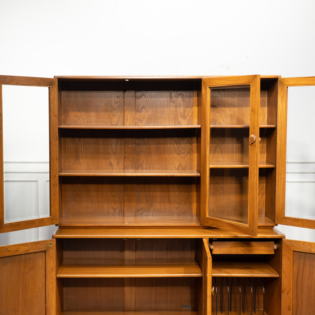 英国【ERCOL アーコール】3枚扉が特徴的 ウィンザー ディスプレイキャビネット /24I