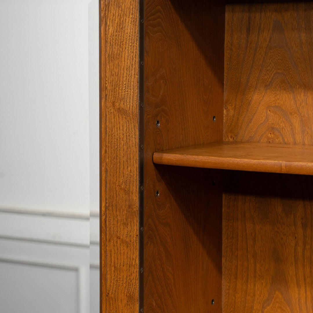 英国【ERCOL アーコール】3枚扉が特徴的 ウィンザー ディスプレイキャビネット /24I