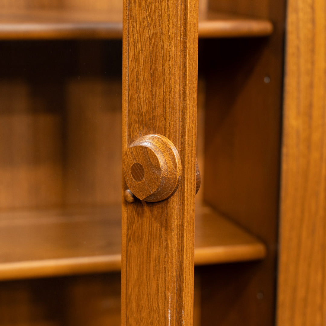 英国【ERCOL アーコール】3枚扉が特徴的 ウィンザー ディスプレイキャビネット /24I