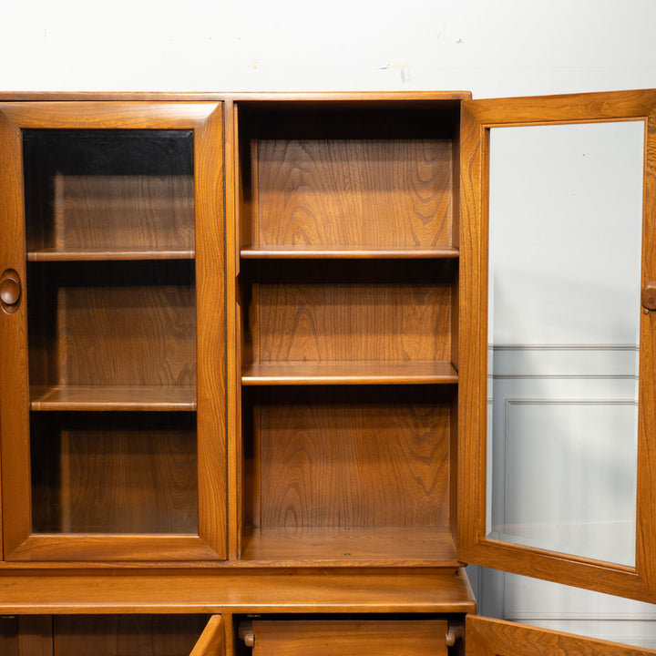 英国【ERCOL アーコール】3枚扉が特徴的 ウィンザー ディスプレイキャビネット /24I