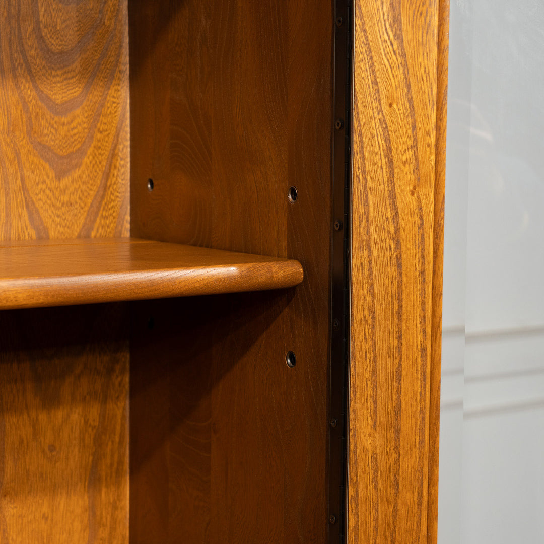 英国【ERCOL アーコール】3枚扉が特徴的 ウィンザー ディスプレイキャビネット /24I