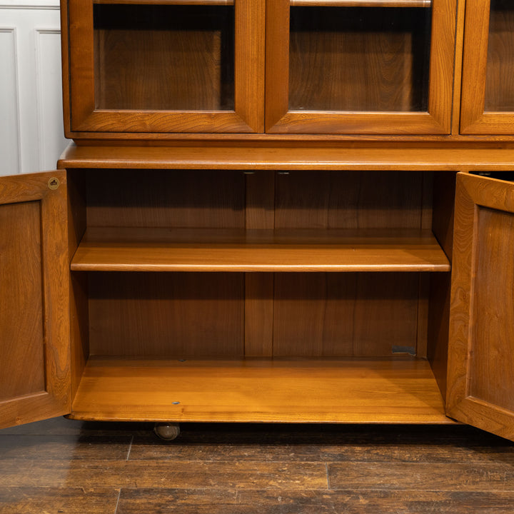 英国【ERCOL アーコール】3枚扉が特徴的 ウィンザー ディスプレイキャビネット /24I