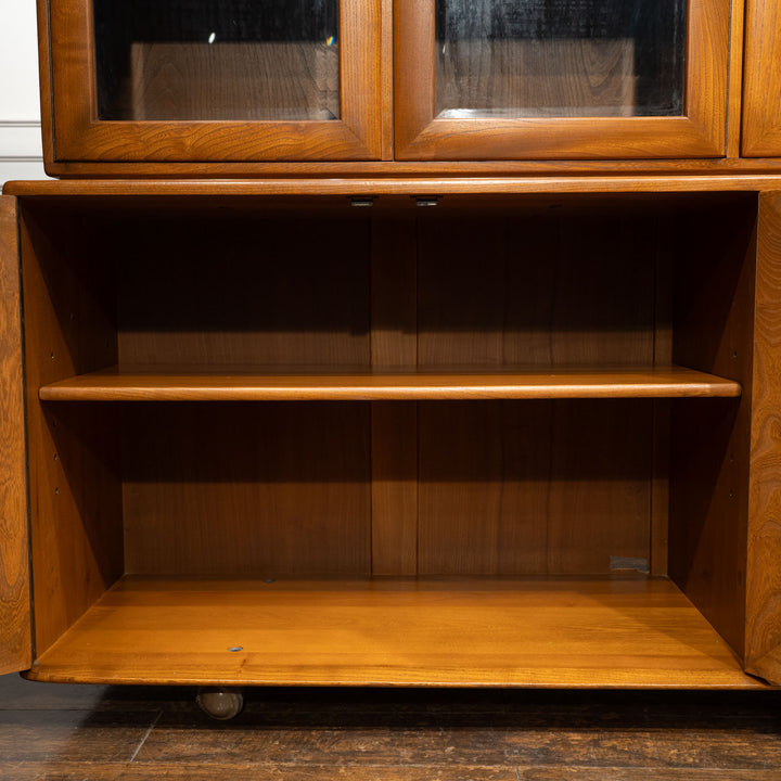 英国【ERCOL アーコール】3枚扉が特徴的 ウィンザー ディスプレイキャビネット /24I