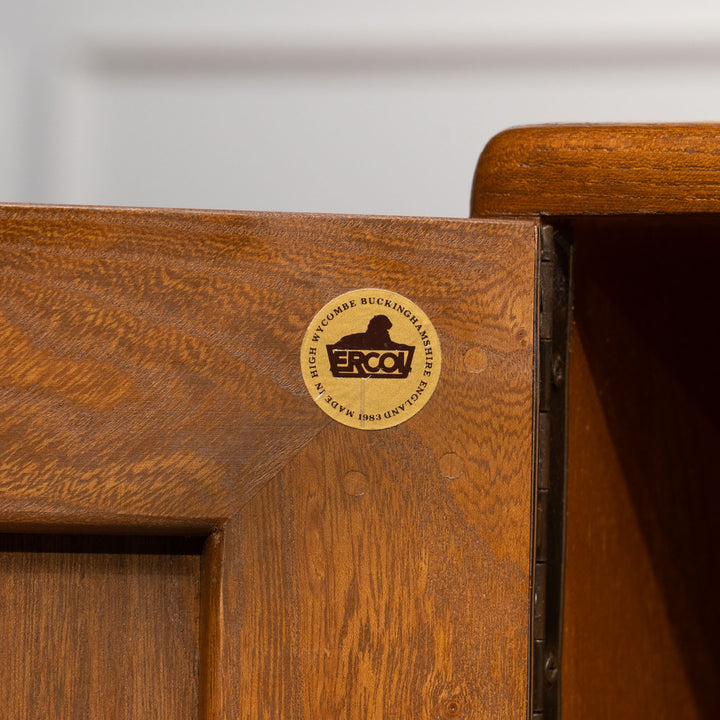 英国【ERCOL アーコール】3枚扉が特徴的 ウィンザー ディスプレイキャビネット /24I