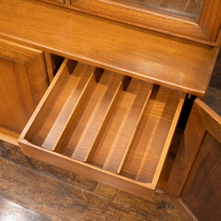 英国【ERCOL アーコール】3枚扉が特徴的 ウィンザー ディスプレイキャビネット /24I