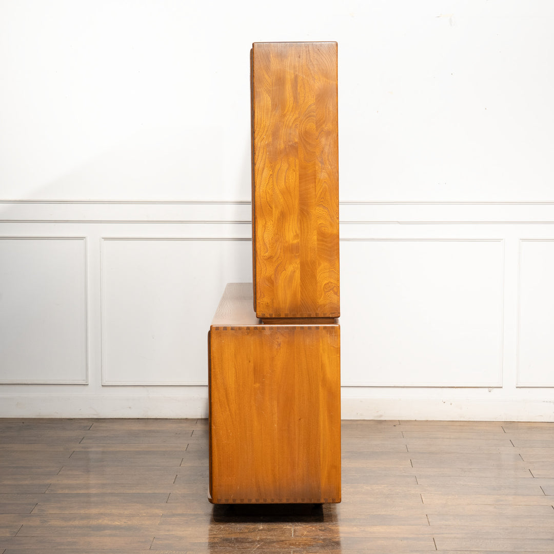 英国【ERCOL アーコール】3枚扉が特徴的 ウィンザー ディスプレイキャビネット /24I