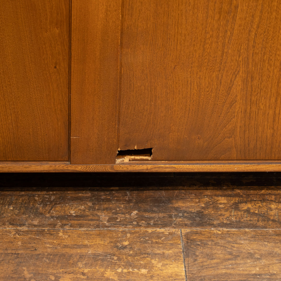 英国【ERCOL アーコール】3枚扉が特徴的 ウィンザー ディスプレイキャビネット /24I