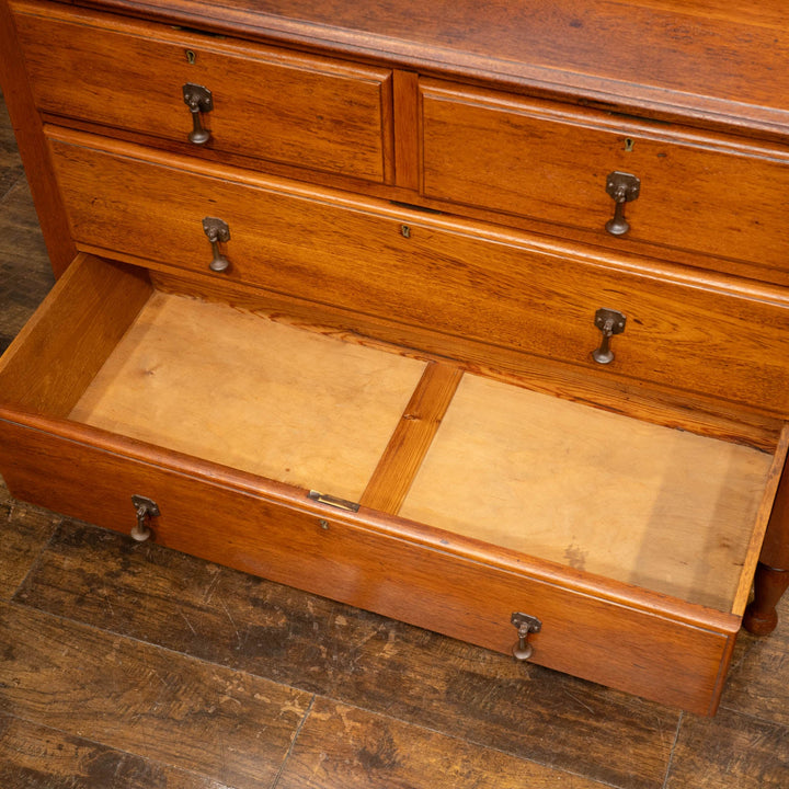 ミディアムブラウンの色味が温かみを感じる オーク ドレッサー /24I