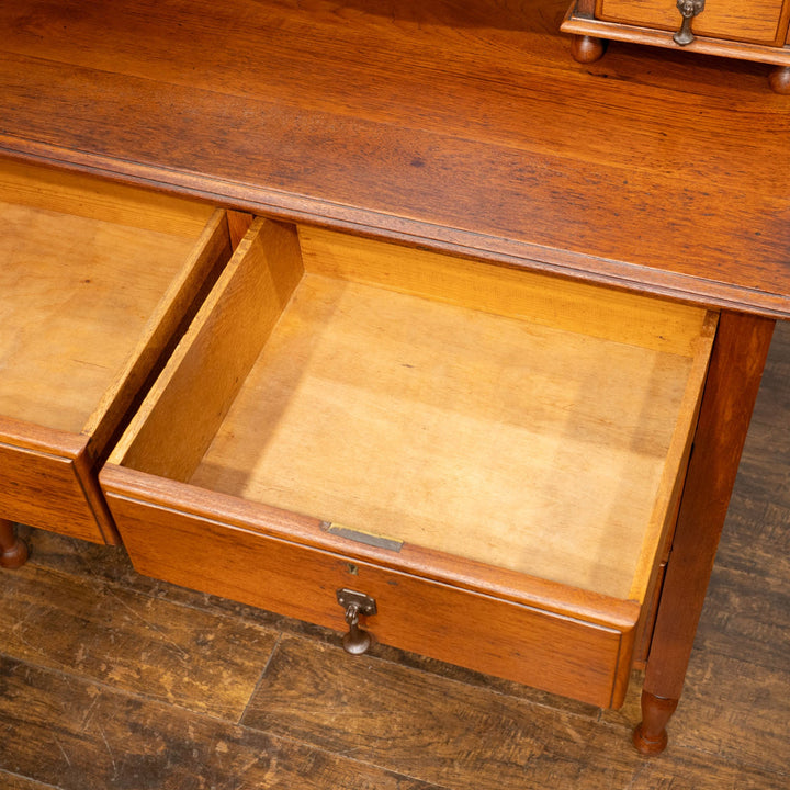 ミディアムブラウンの色味が温かみを感じる オーク ドレッサー /24I