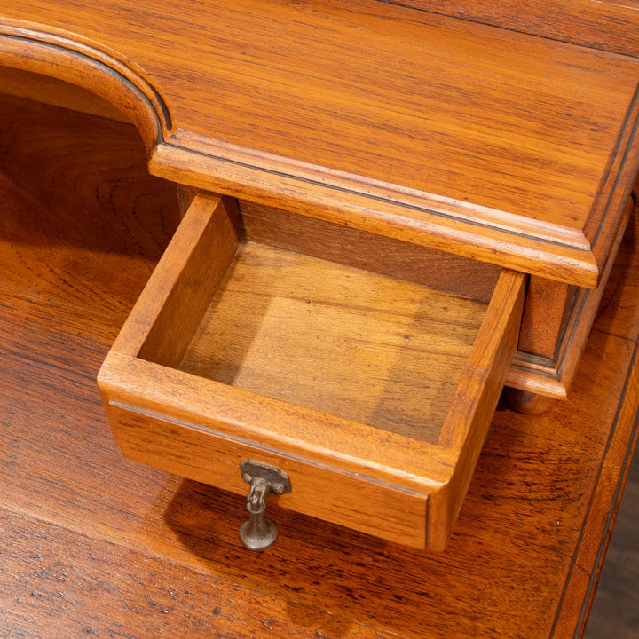 ミディアムブラウンの色味が温かみを感じる オーク ドレッサー /24I