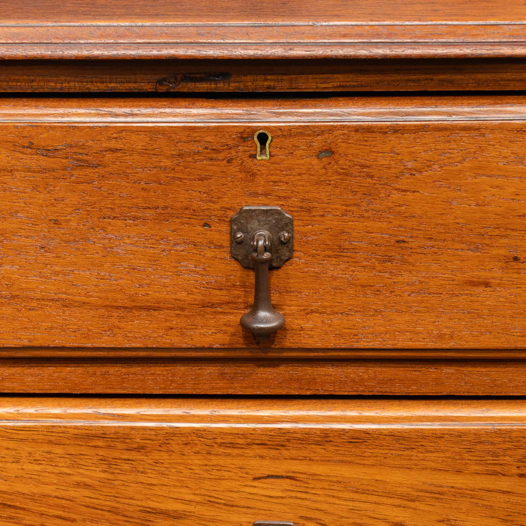 ミディアムブラウンの色味が温かみを感じる オーク ドレッサー /24I