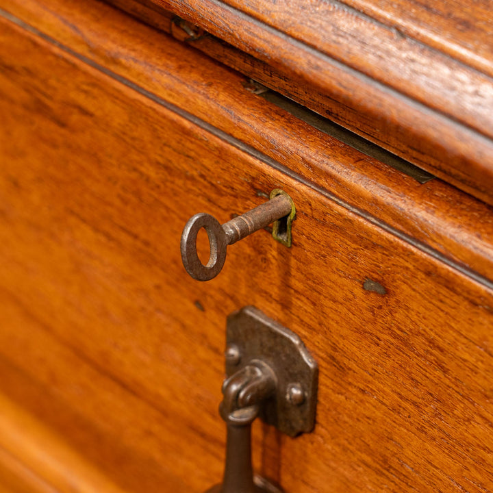 ミディアムブラウンの色味が温かみを感じる オーク ドレッサー /24I