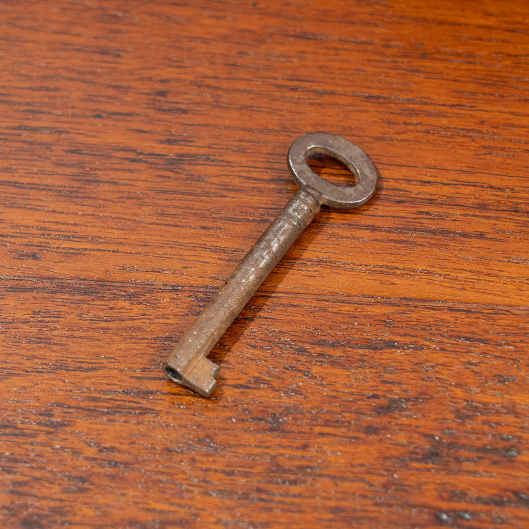 ミディアムブラウンの色味が温かみを感じる オーク ドレッサー /24I