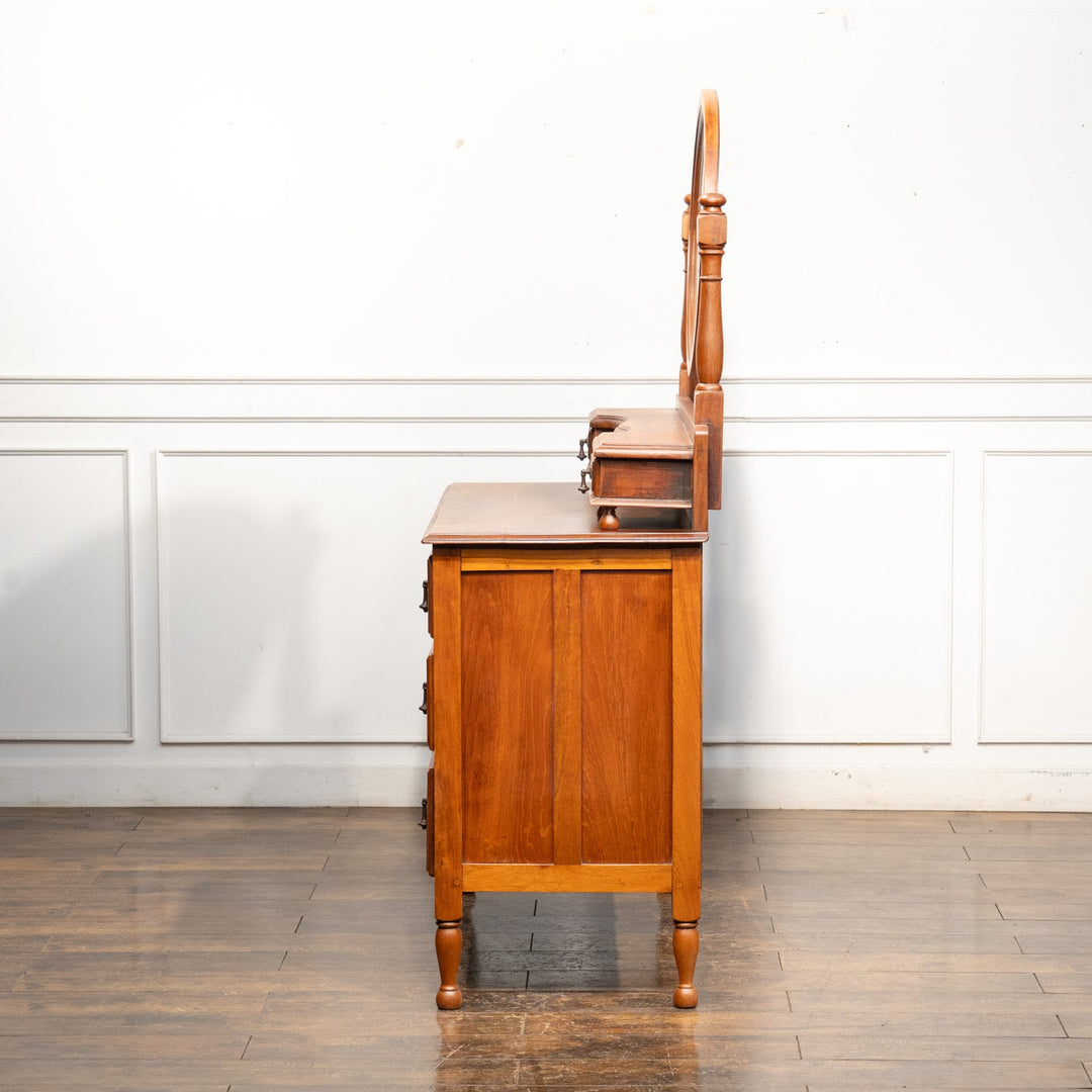 ミディアムブラウンの色味が温かみを感じる オーク ドレッサー /24I