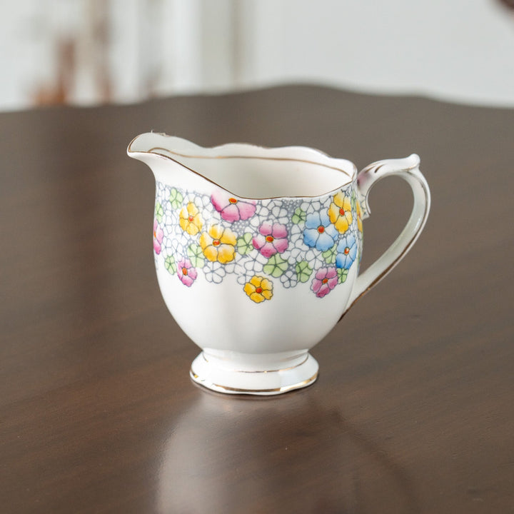【ROYAL ALBERT ロイヤルアルバート】色彩豊かな小花が描かれた ミルクジャグ[m]