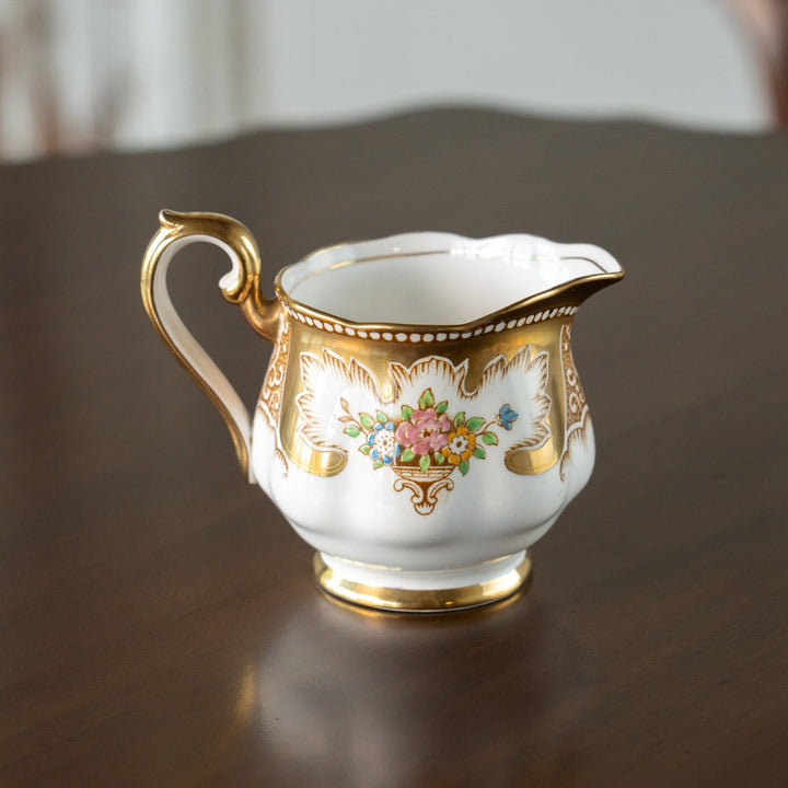 【ROYAL ALBERT ロイヤルアルバート Royalty ロイヤリティー】気品漂う華やかなデザイン ミルクジャグ[m]