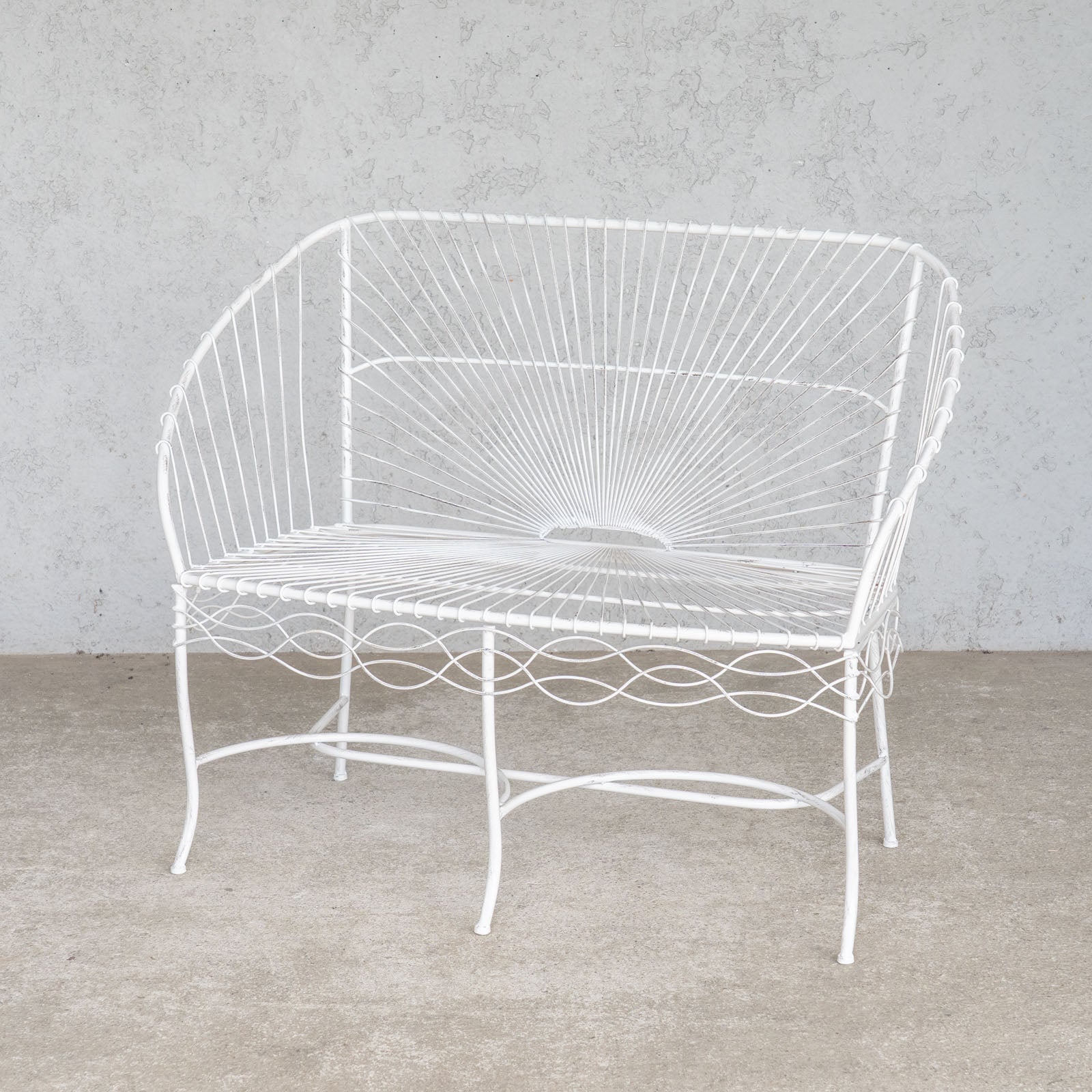 シャビーシックなお庭作りにぴったり アンティーク調 ホワイト