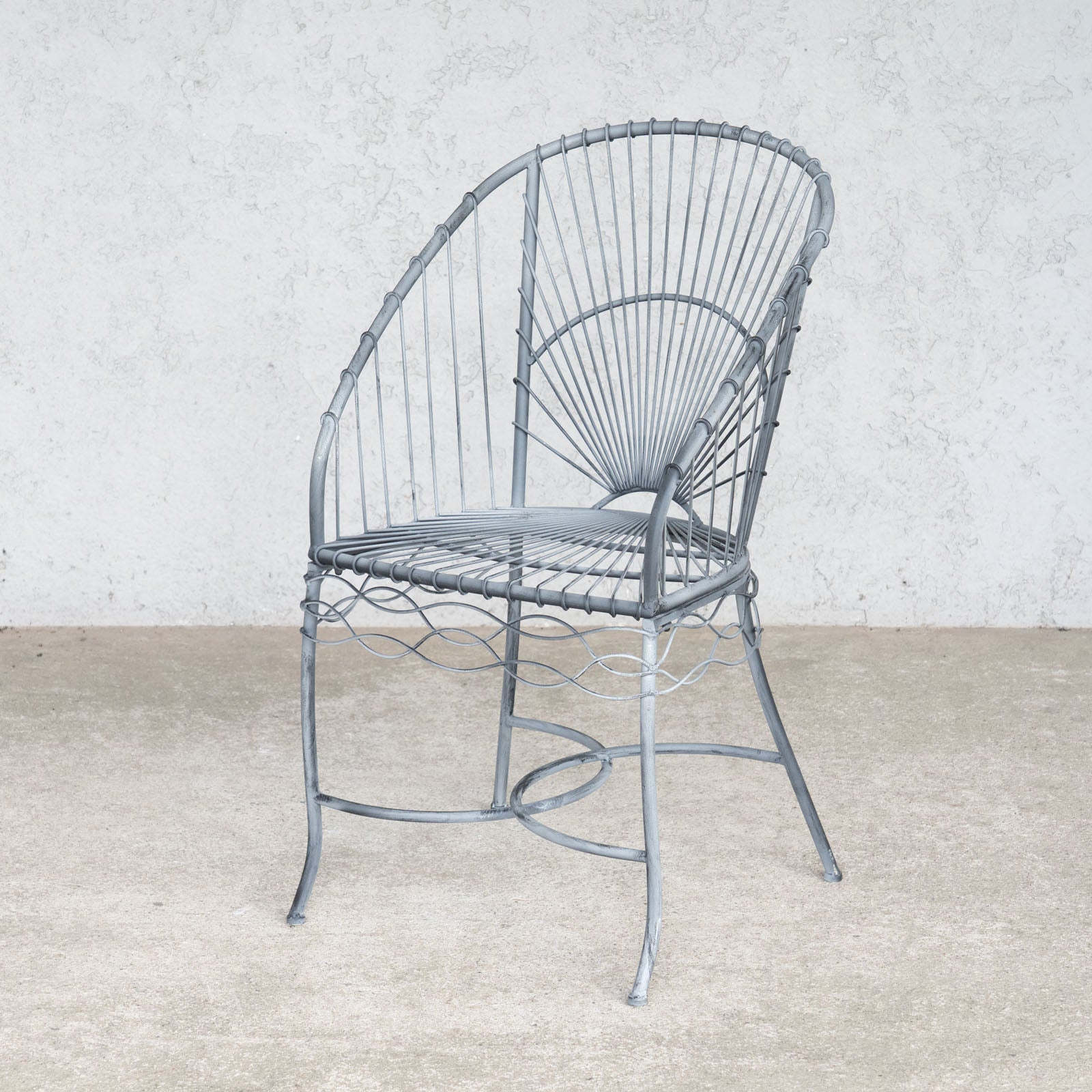 シャビーシックなお庭作りにぴったり アンティーク調 グレー ガーデン