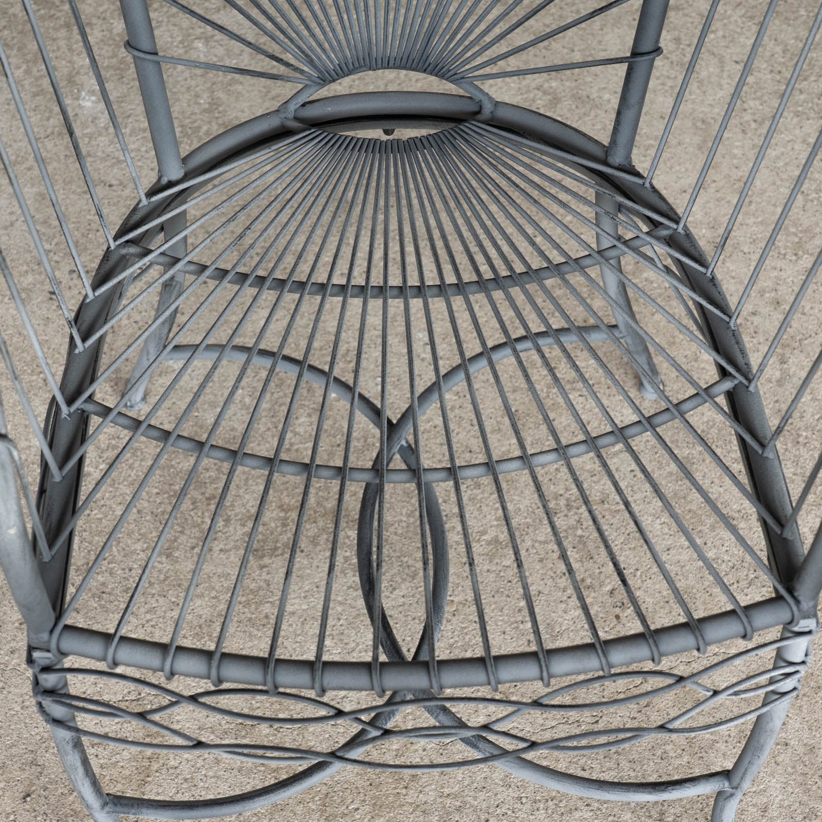 シャビーシックなお庭作りにぴったり アンティーク調 グレー ガーデン