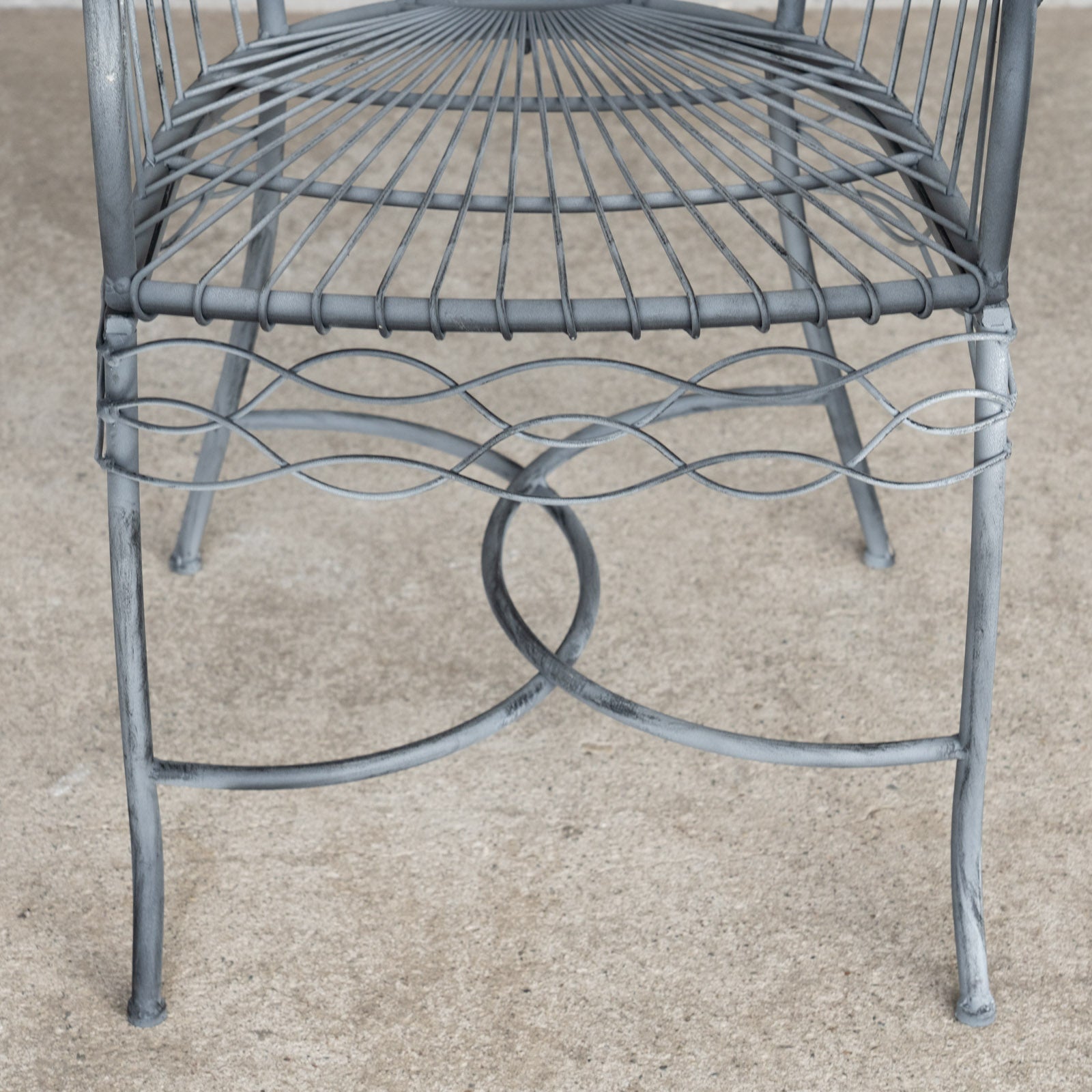 シャビーシックなお庭作りにぴったり アンティーク調 グレー ガーデン