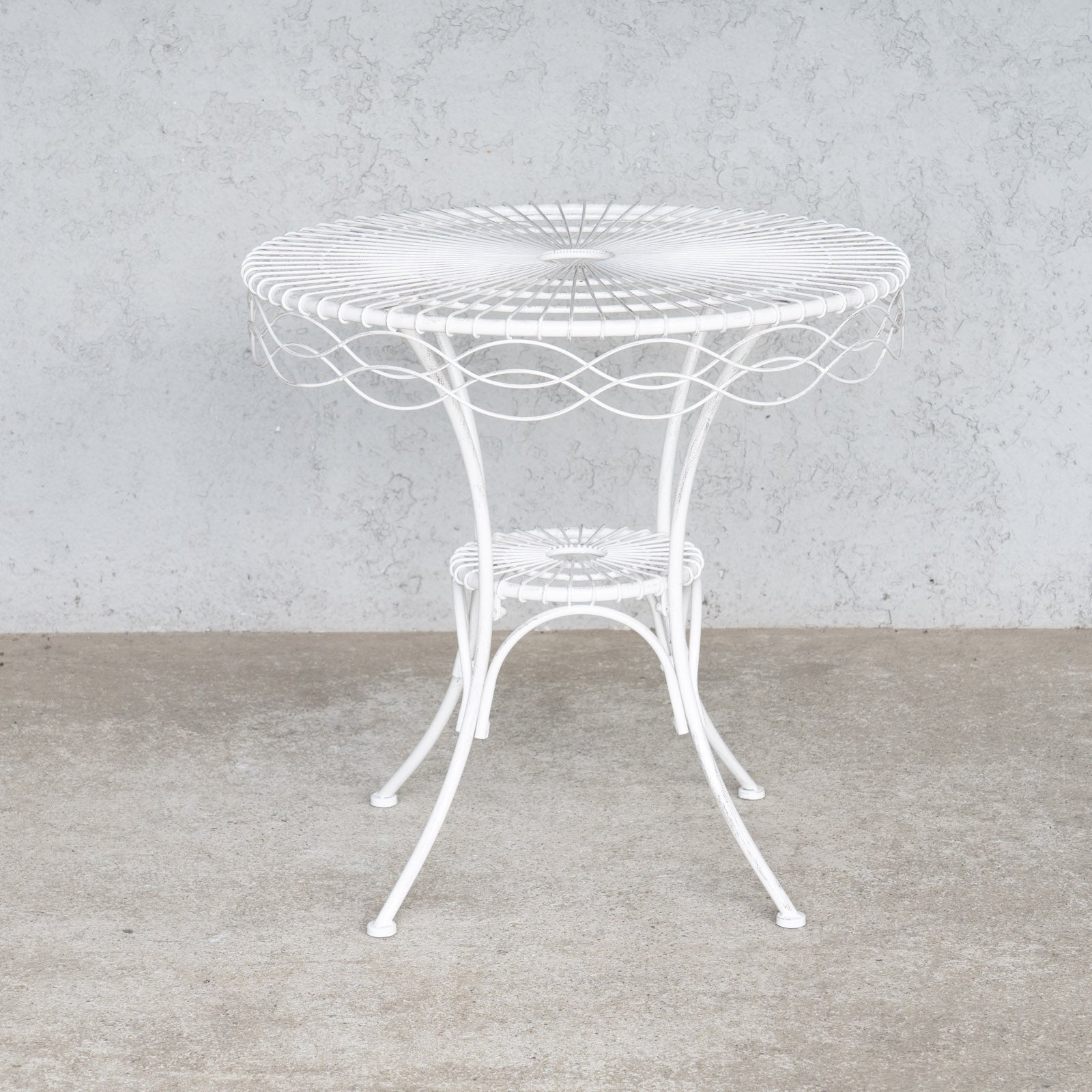 シャビーシックなお庭作りにぴったり アンティーク調 ホワイト