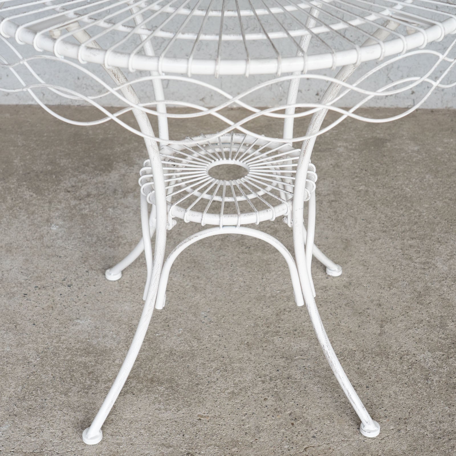 シャビーシックなお庭作りにぴったり アンティーク調 ホワイト