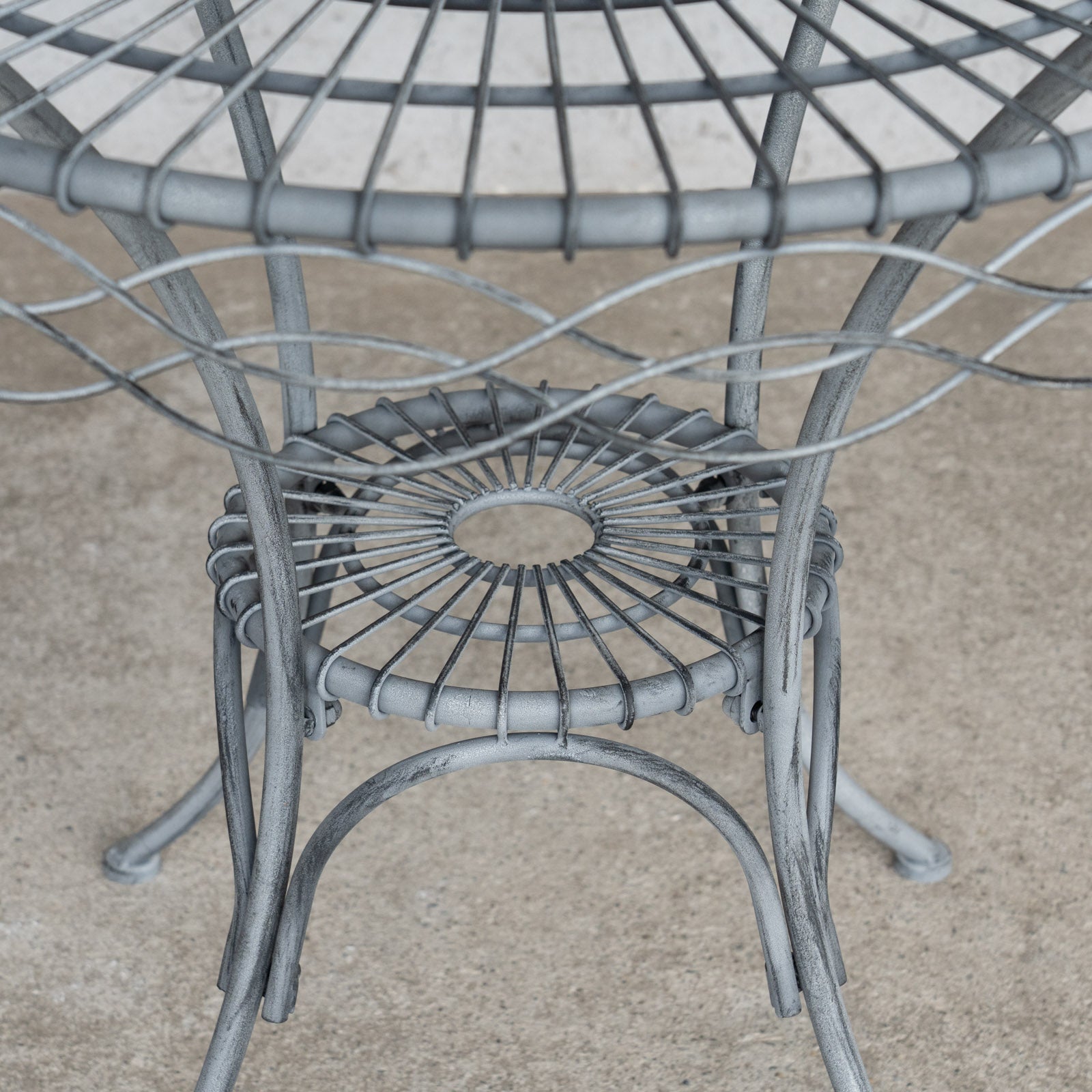 シャビーシックなお庭作りにぴったり アンティーク調 グレー ガーデン