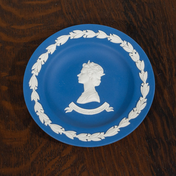【WEDGWOOD ウェッジウッド Jasper ジャスパー】エリザベス女王即位25周年記念品 シルバージュビリー ピンディッシュ ロイヤルブルー /24L[m]