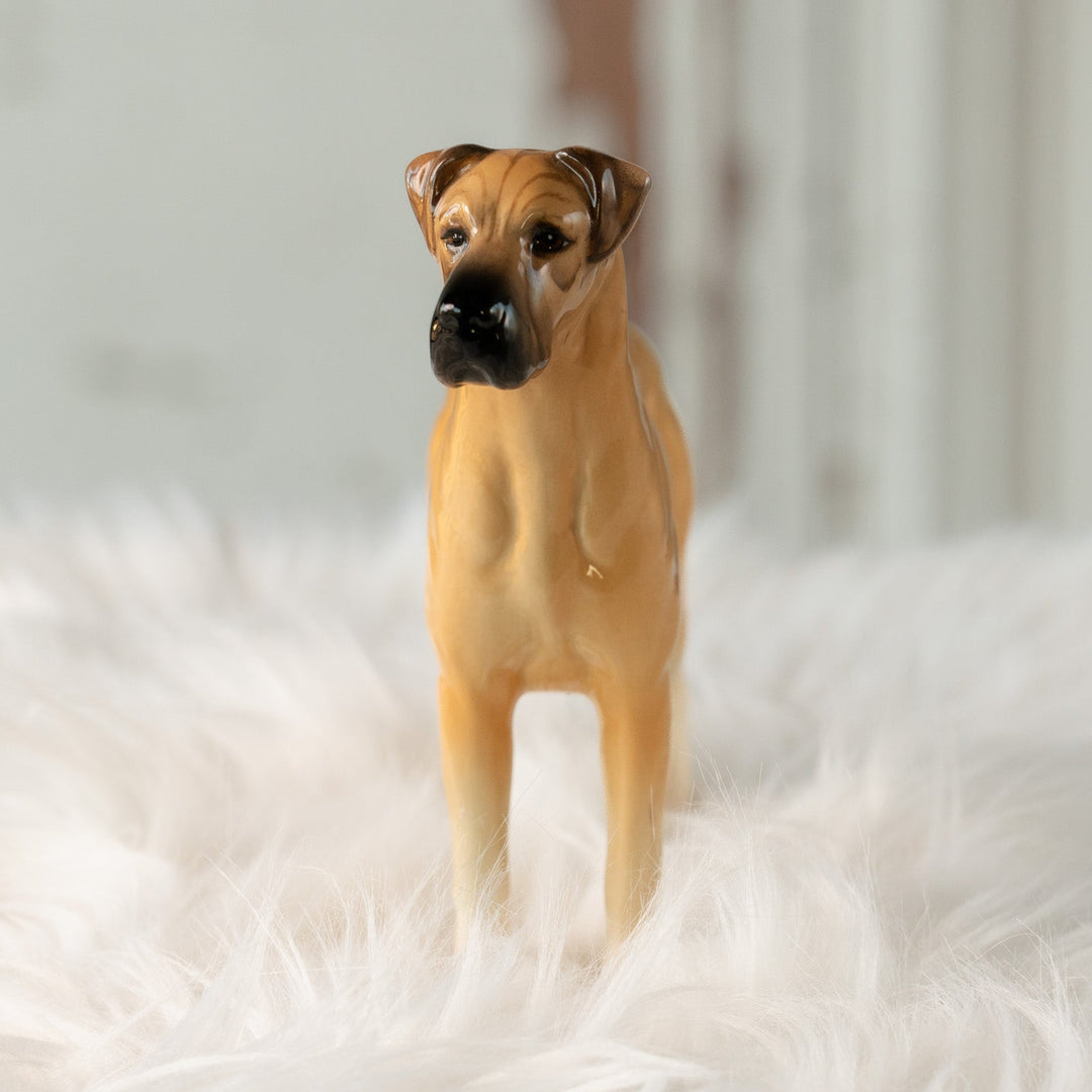 【BESWICK ベスウィック】力強さとしなやかさを感じる美しいフォルム グレートデン ドッグフィギュリン[m]