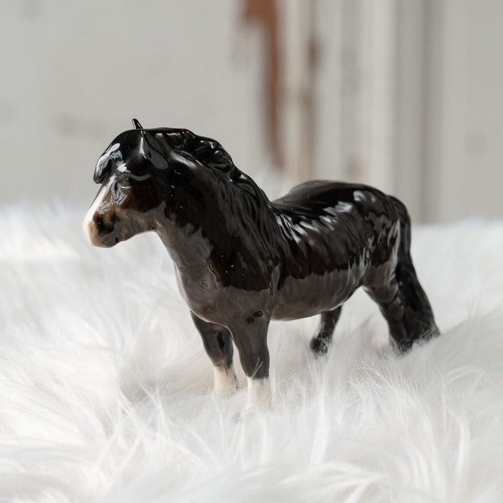 【BESWICK ベスウィック】ふさふさの毛や短い足が特徴的 シェトランドポニー ホースフィギュリン[m]