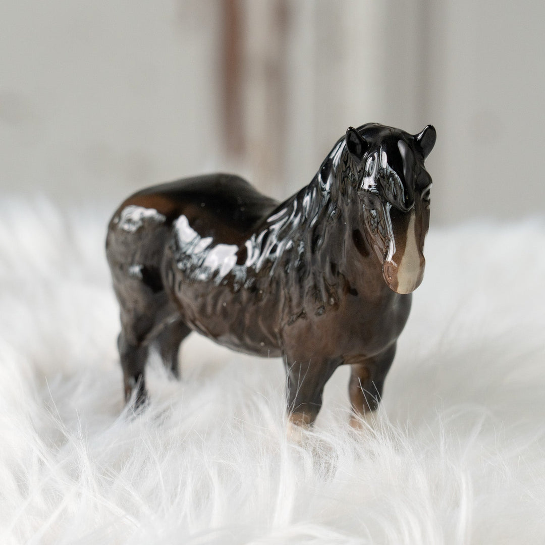【BESWICK ベスウィック】ふさふさの毛や短い足が特徴的 シェトランドポニー ホースフィギュリン[m]