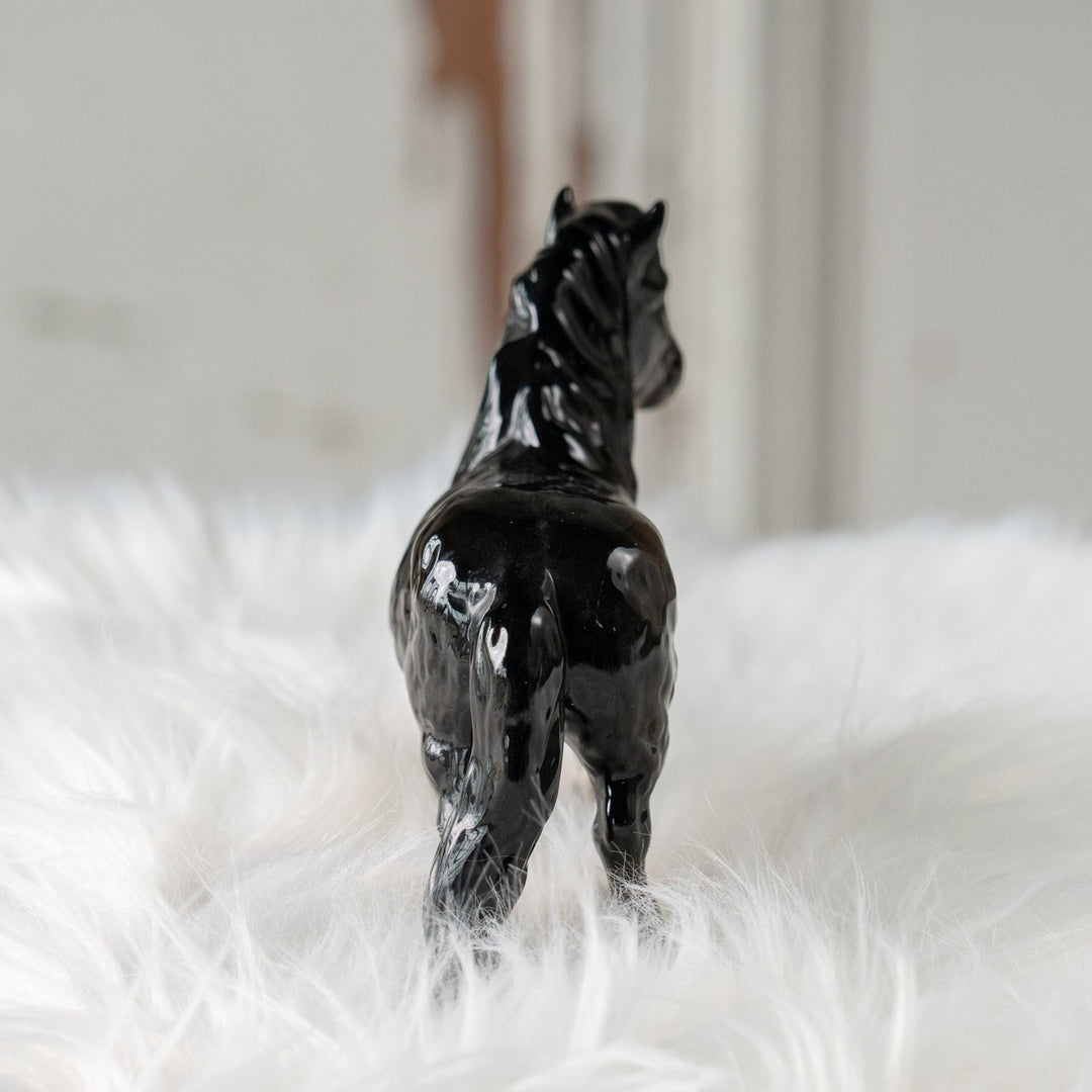 【BESWICK ベスウィック】ふさふさの毛や短い足が特徴的 シェトランドポニー ホースフィギュリン[m]