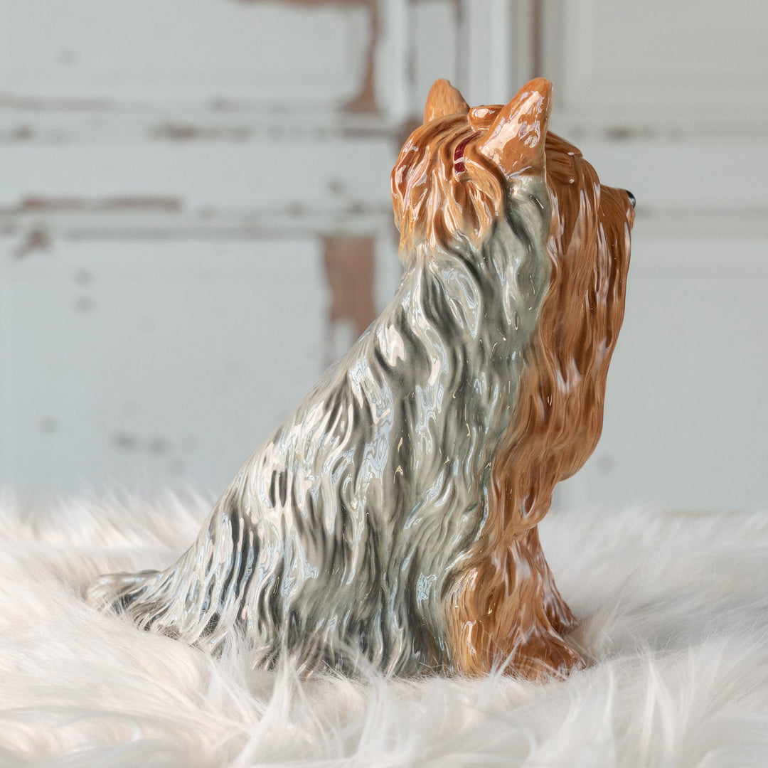 【BESWICK ベスウィック】つぶらな瞳や頭のリボンが可愛らしい ヨークシャーテリア ドッグフィギュリン /24L-A[m]