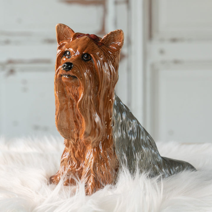 【BESWICK ベスウィック】つぶらな瞳や頭のリボンが可愛らしい ヨークシャーテリア ドッグフィギュリン /24L-B[m]