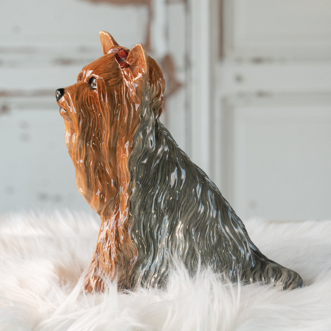 【BESWICK ベスウィック】つぶらな瞳や頭のリボンが可愛らしい ヨークシャーテリア ドッグフィギュリン /24L-B[m]