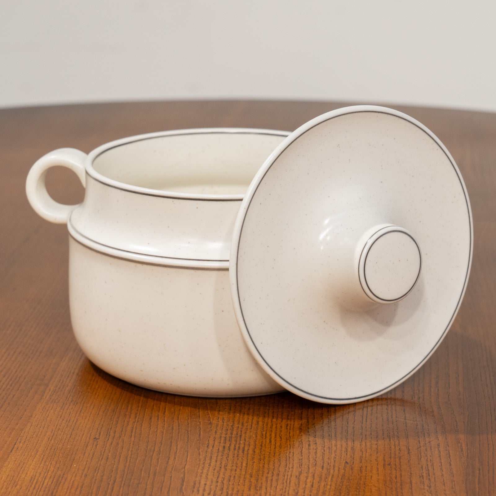 ARABIA BIRKA チュリーン 18cm 蓋付きポット ARABIA アラビア Birka ビルカ】チュリーン /25D – THE GLOBE