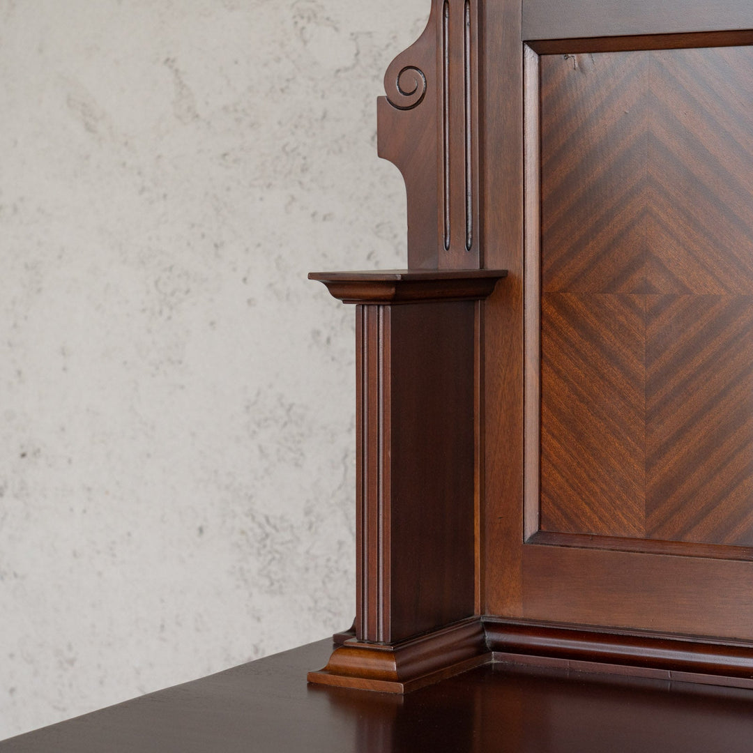 美しいパーケトリーの装飾が印象的 ミラーバックサイドボード /25D