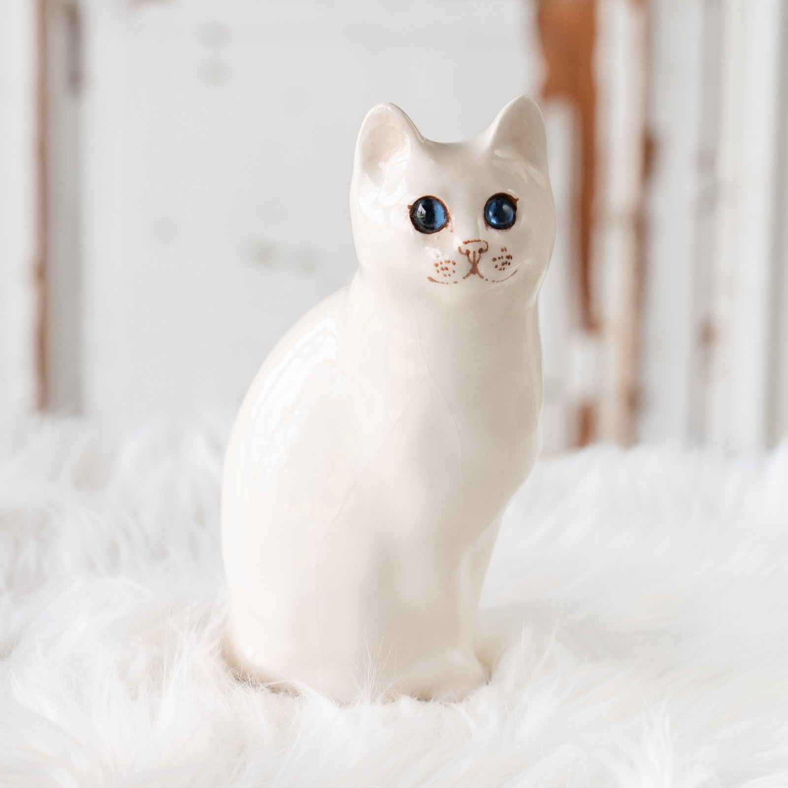 サイズ5　ウィンスタンレイキャット　ケンジントンキャット　白猫　青目　貫入無し❣️ Winstanley Cat ウィンスタンレイ キャット】真っ白なボディにブルー